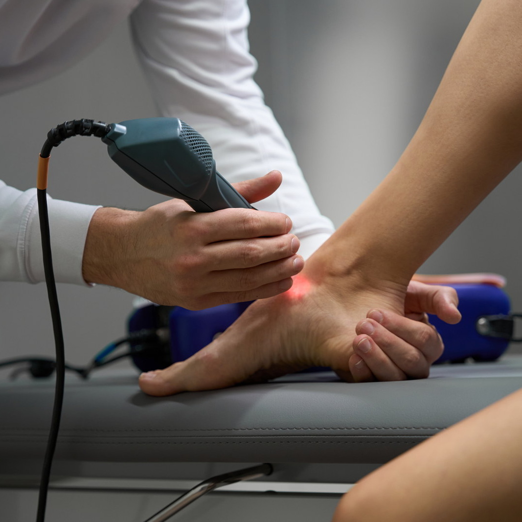 Laserska terapija (HIL – visokozmogljivi laser) Laserska terapija (HIL – visokozmogljivi laser)