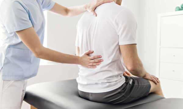 hernija diska – simptomi, vzroki in učinkovito zdravljenje